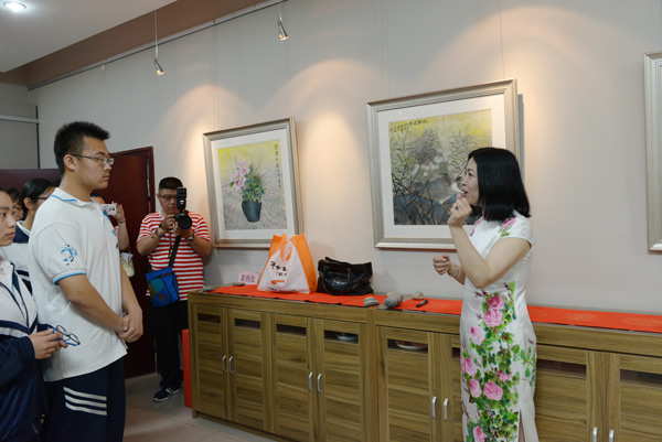 “怒放的生命—李叶莉工笔画精品展”开幕